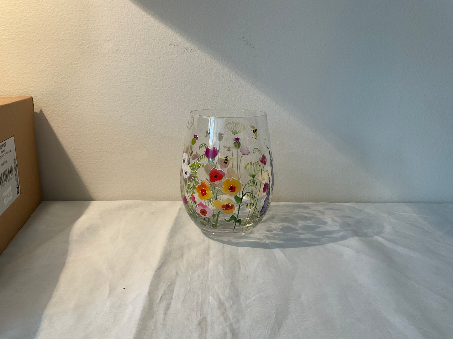 Bee Garden Wine Glass