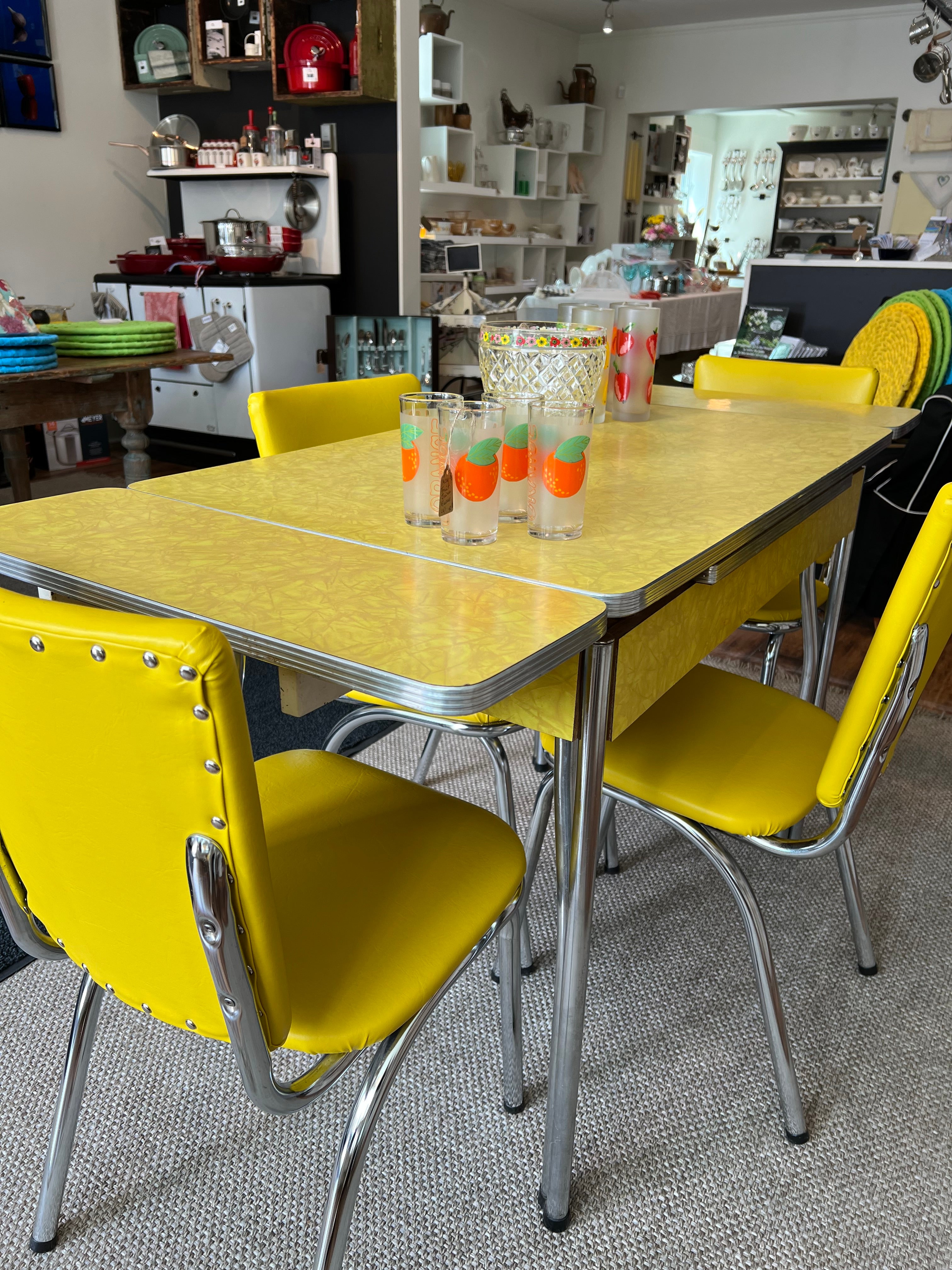 1950 s Formica Table with 4 chairs